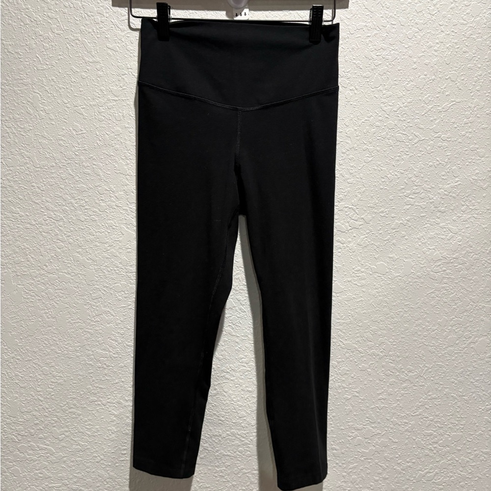 Old Navy Active — Size Small— Black High-Waisted Leggings Capri Length